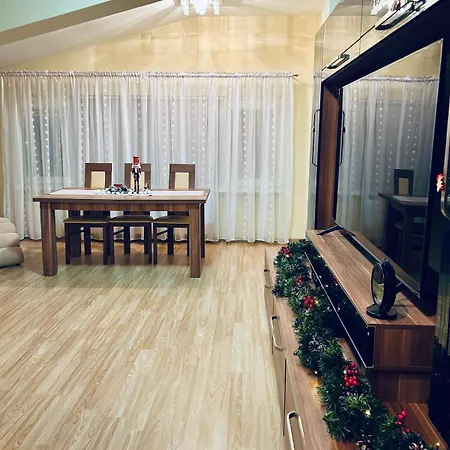 Nor Cozy Near Center *