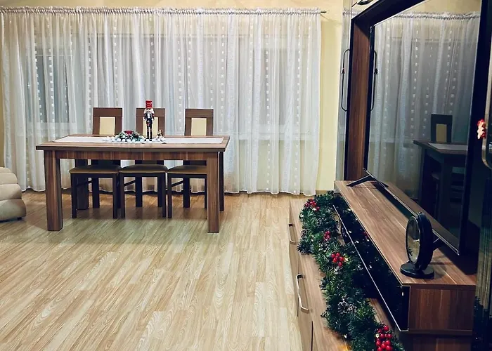 Nor Cozy Near Center *